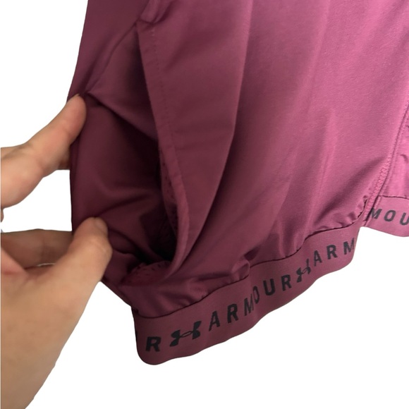 Under Armour UA Heatgear
Armour Full Zip Jacket
Burgundy size LARGE - Picture 5 of 8